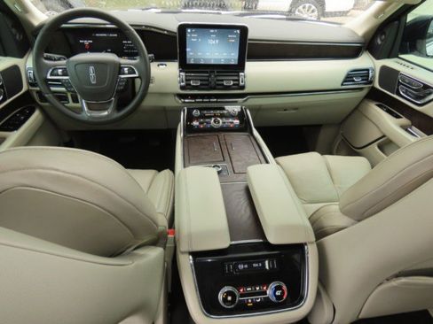 Used 2019 Lincoln Navigator Select w/ Technology Package RWD image 23