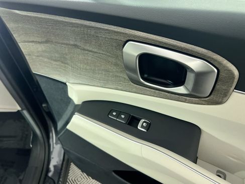 Used 2022 Kia Sorento EX w/ Panoramic Sunroof Package FWD image 32