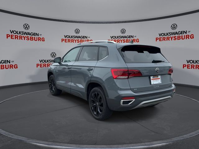 Used 2023 Volkswagen Taos SE w/ Panoramic Sunroof Package FWD image 6