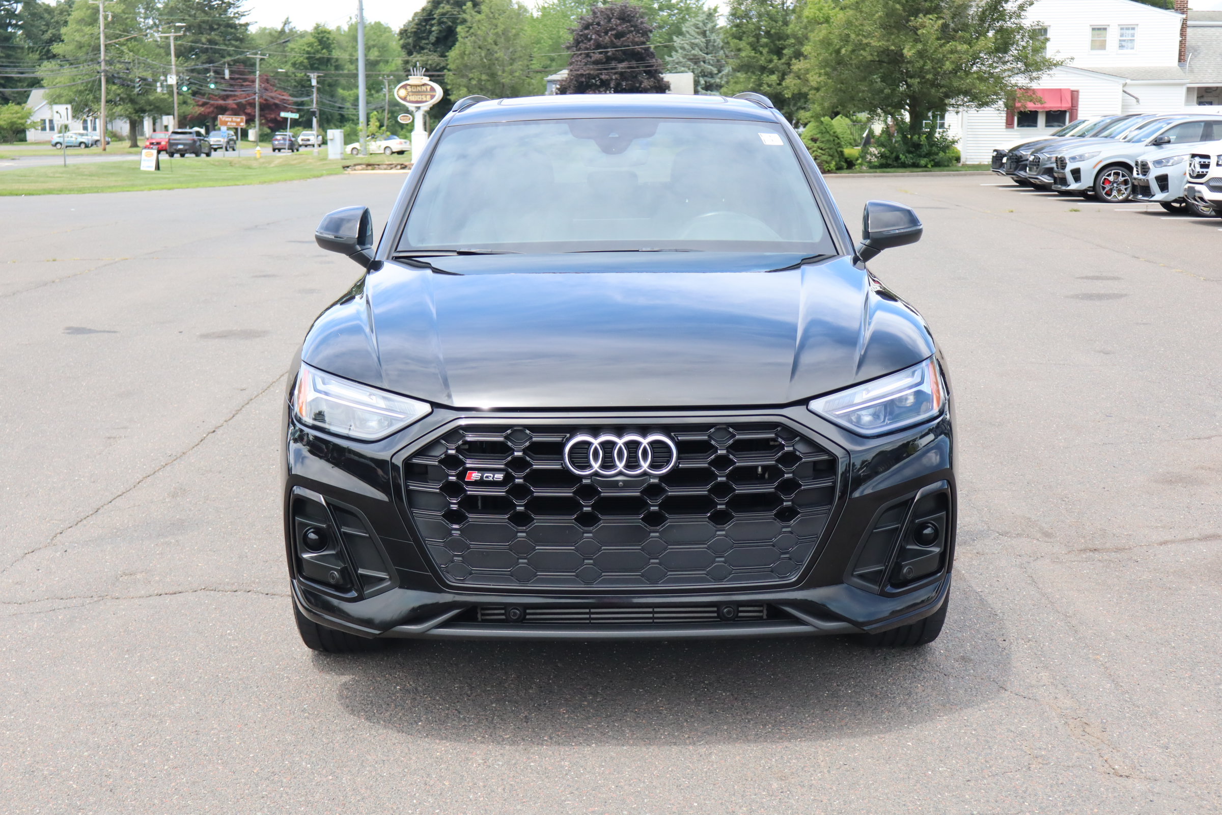 Used 2023 Audi SQ5 Premium Plus w/ Premium Plus Package AWD/4WD image 2