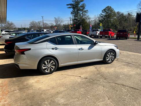 Used 2024 Nissan Altima 2.5 S image 5