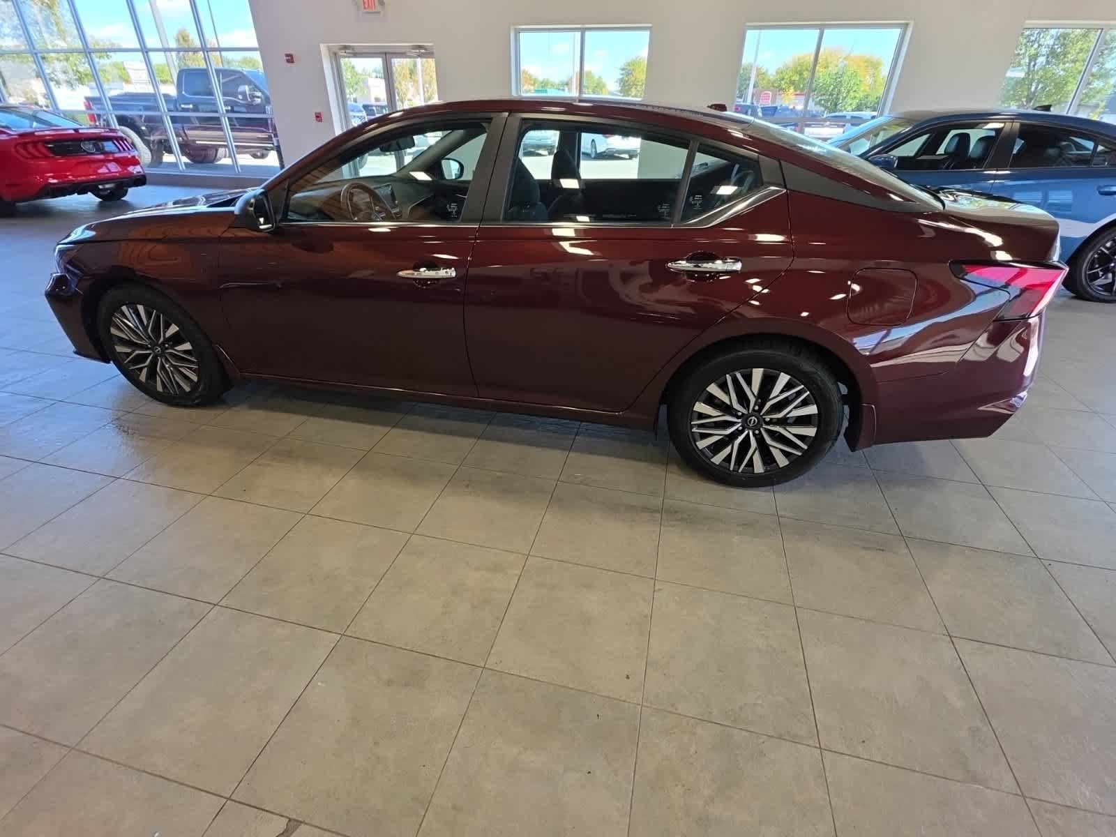Used 2025 Nissan Altima 2.5 SV FWD image 10