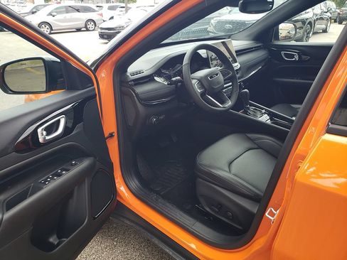 Used 2026 Jeep Compass Limited AWD/4WD image 9