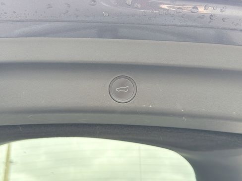 Used 2022 Tesla Model Y Long Range image 27