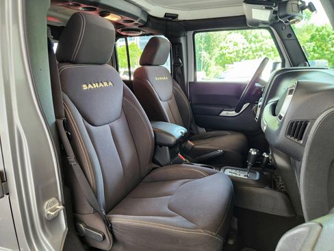 Used 2013 Jeep Wrangler Unlimited Sahara w/ Connectivity Group AWD/4WD image 3