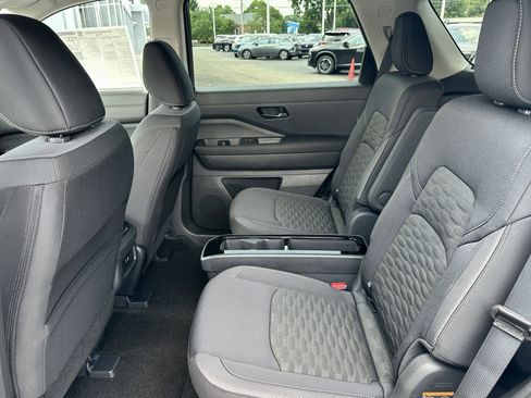 New 2025 Nissan Pathfinder SV w/ SV Premium Package image 33
