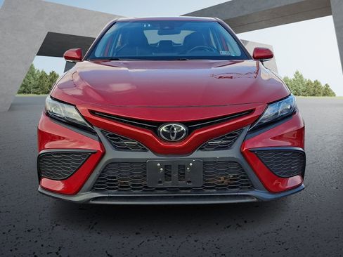 Used 2023 Toyota Camry SE image 2