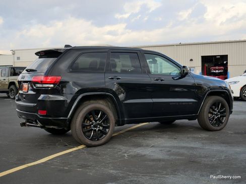 Used 2020 Jeep Grand Cherokee Altitude image 12