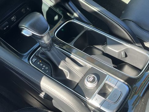 Used 2024 Kia Telluride EX w/ EX Captain's Chair Package FWD image 15