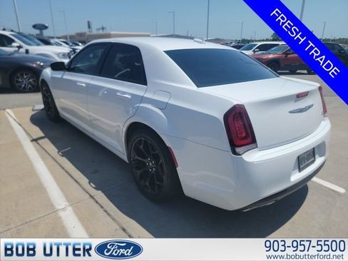 Used 2019 Chrysler 300 S RWD image 4