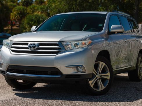Used 2013 Toyota Highlander Limited AWD/4WD image 1