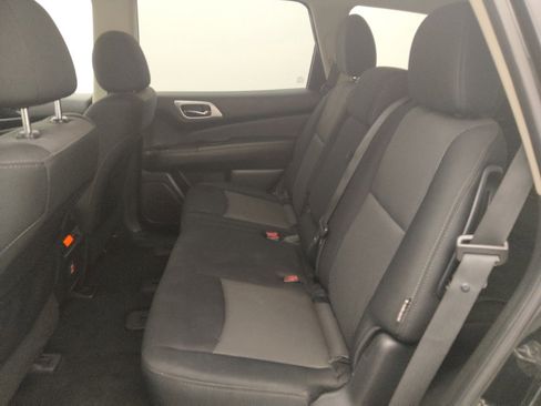 Used 2018 Nissan Pathfinder S image 18