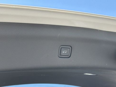 Used 2024 Buick Enclave Essence w/ Experience Buick Package image 17