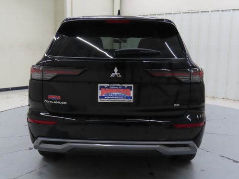 New 2025 Mitsubishi Outlander SE image 4