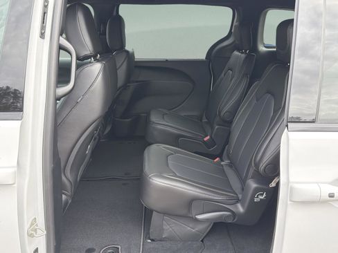 New 2026 Chrysler Pacifica Select image 21