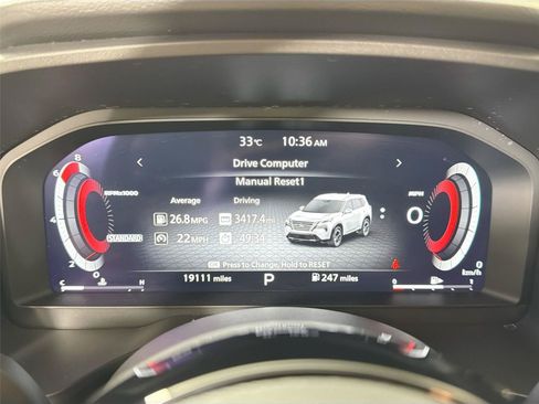 Used 2024 Nissan Rogue SL FWD image 11