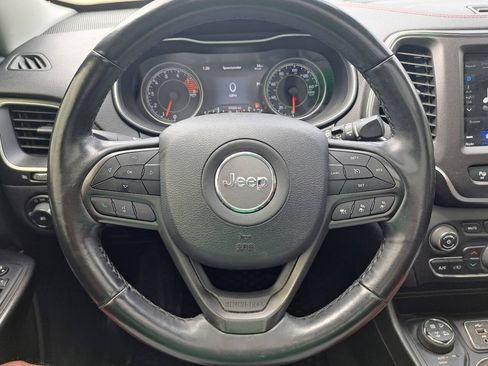 Used 2019 Jeep Cherokee Trailhawk AWD/4WD image 12