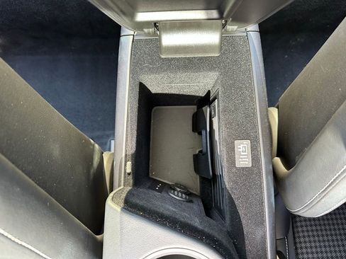 Used 2025 Porsche Taycan 4S image 26