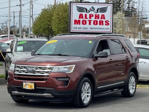 Used 2018 Ford Explorer XLT AWD/4WD image 3