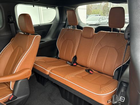 New 2026 Chrysler Pacifica Pinnacle image 37