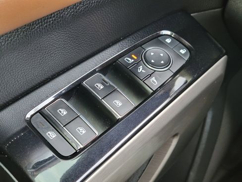 Used 2022 Nissan Pathfinder Platinum w/ Cargo Package image 28