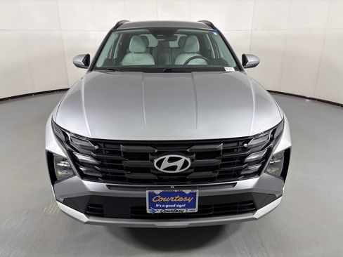 Used 2025 Hyundai Tucson SEL FWD image 3