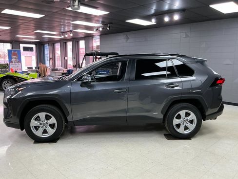 Used 2019 Toyota RAV4 LE image 7