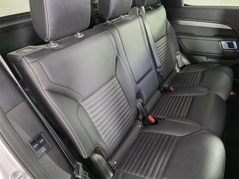 Used 2023 Land Rover Discovery S R-Dynamic image 27