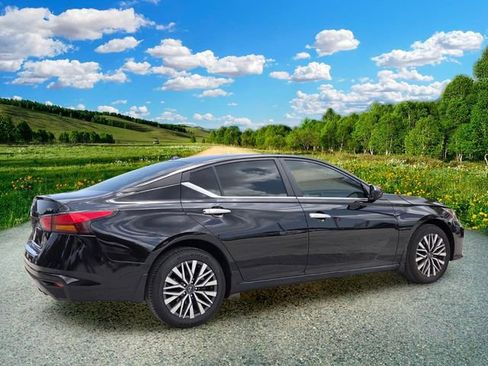Used 2023 Nissan Altima 2.5 SV AWD/4WD image 6