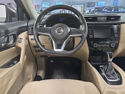 Used 2018 Nissan Rogue SV w/ Sun & Sound Touring Package AWD/4WD image 30