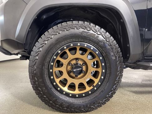 Certified 2021 Toyota Tacoma TRD Off-Road w/ Technology Package AWD/4WD image 11