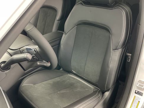 New 2025 Jeep Grand Cherokee L Altitude image 9