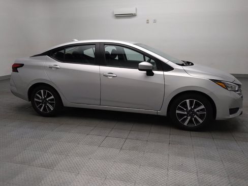Used 2025 Nissan Versa SV FWD image 11