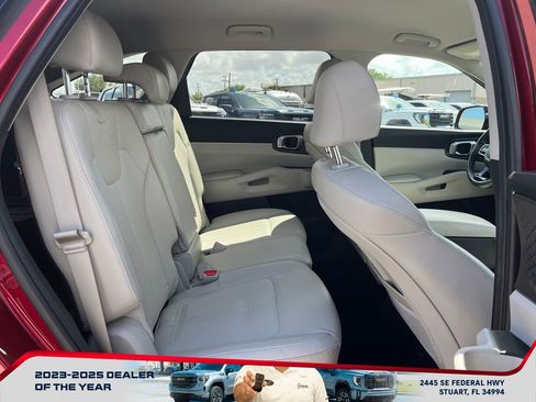 Used 2021 Kia Sorento S image 17