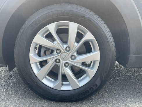 Used 2019 Hyundai Tucson SE w/ Cargo Package FWD image 9