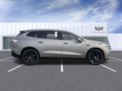 Used 2024 Buick Enclave Essence w/ Experience Buick Package FWD image 9