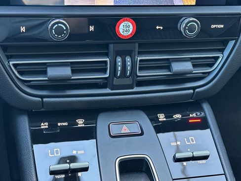 Used 2025 Porsche Macan Turbo image 25