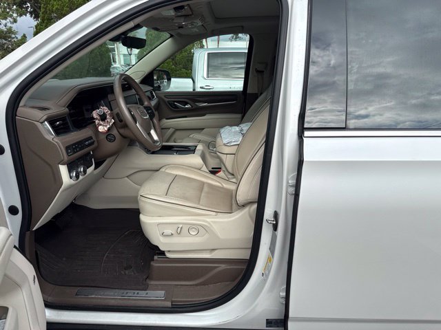 Used 2022 GMC Yukon XL Denali w/ Denali Premium Package RWD image 8