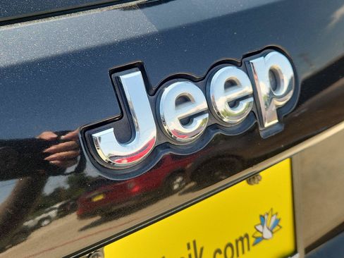 Used 2015 Jeep Grand Cherokee Limited AWD/4WD image 31