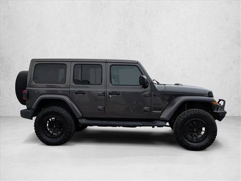 Used 2018 Jeep Wrangler Unlimited Sahara image 4