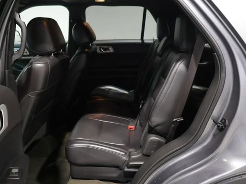 Used 2014 Ford Explorer XLT w/ Equipment Group 202A image 19