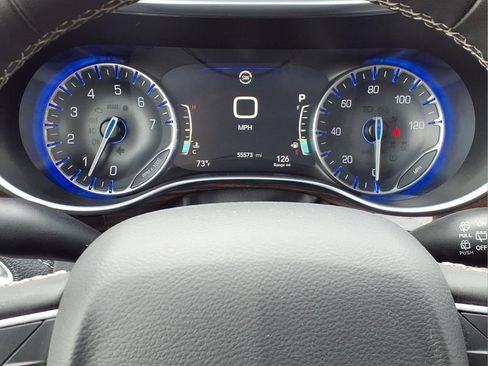 Used 2024 Chrysler Pacifica Limited FWD image 14