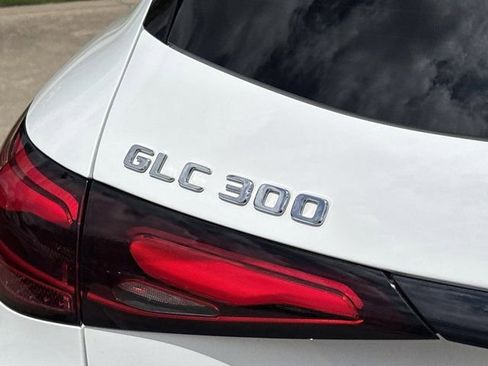 Used 2023 Mercedes-Benz GLC 300 4MATIC image 6