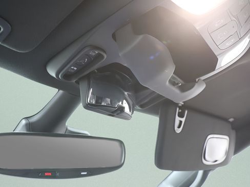 Used 2025 Chrysler Pacifica Limited FWD image 18