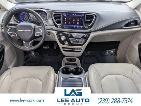 Used 2021 Chrysler Pacifica Touring-L FWD image 13