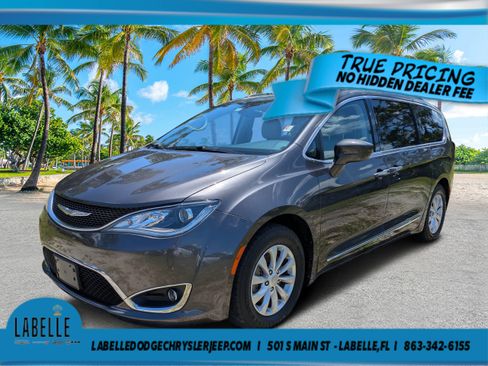 Used 2017 Chrysler Pacifica Touring-L FWD image 7