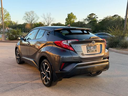 Used 2018 Toyota C-HR XLE image 3