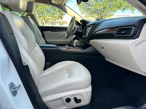 Used 2017 Maserati Levante AWD/4WD image 27