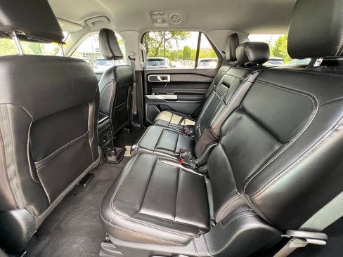 Used 2024 Ford Explorer XLT w/ Equipment Group 202A AWD/4WD image 21