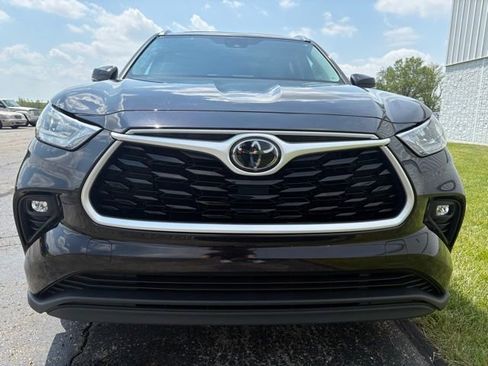 Used 2020 Toyota Highlander XLE AWD/4WD image 7